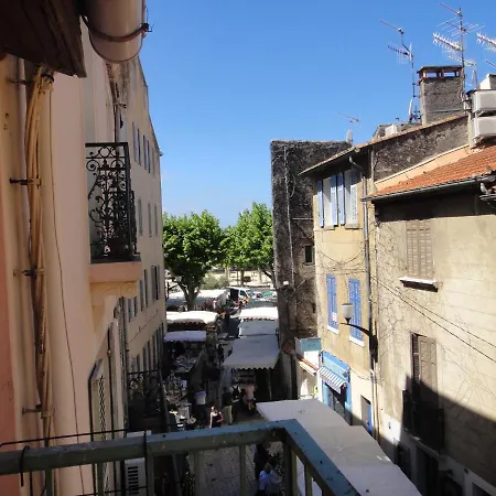 Le Petit Balcon De * Каси